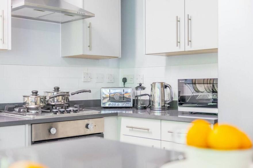 Budget-Friendly Room near Bristol Road
