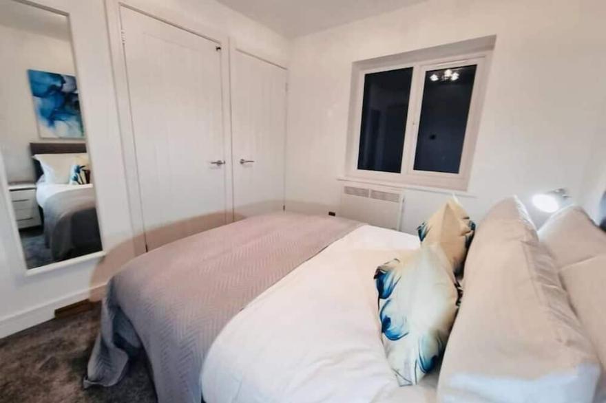 Charming Newport 2 BR | Excellent location |