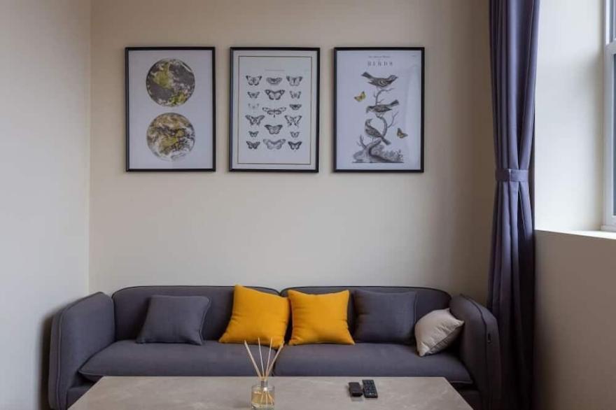 BOURNECOAST: MODERN APARTMENT NEAR TO SHOPS , TOWN CENTRE AND BEACHES - FM6288
