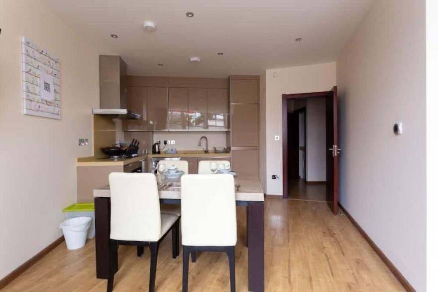BOURNECOAST: MODERN APARTMENT NEAR TO SHOPS , TOWN CENTRE AND BEACHES - FM6288