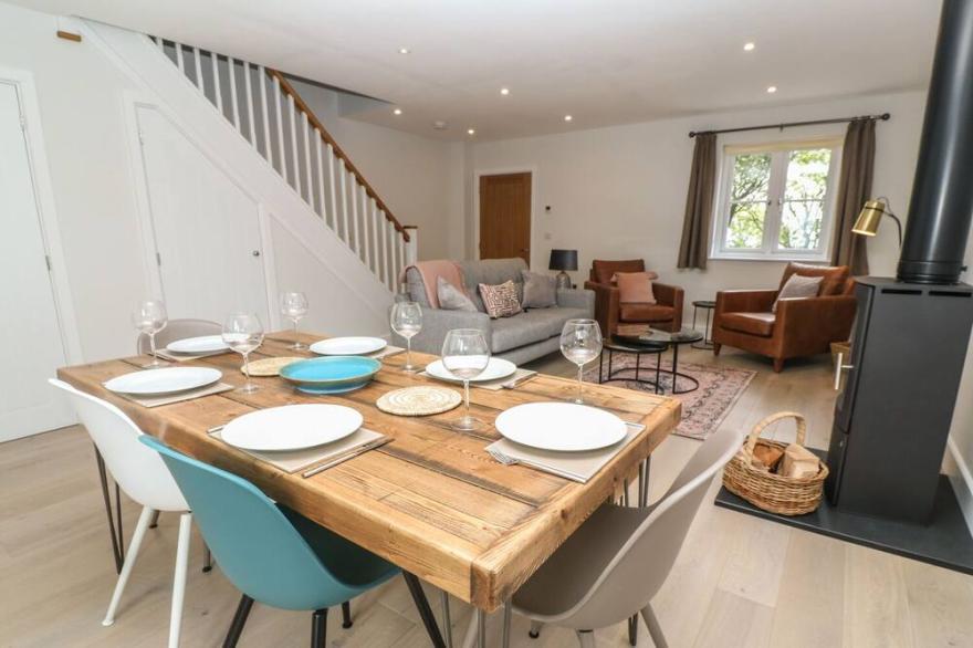 TINNERS REST, pet friendly, character holiday cottage in Pendeen