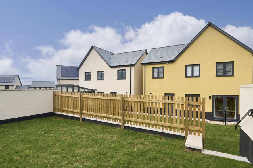 Spacious family holiday home in Dartmouth sleeps 7
