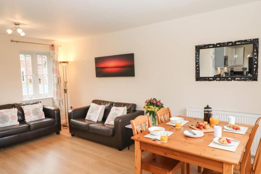 SLEEPER COTTAGE, pet friendly, with pool in Filey