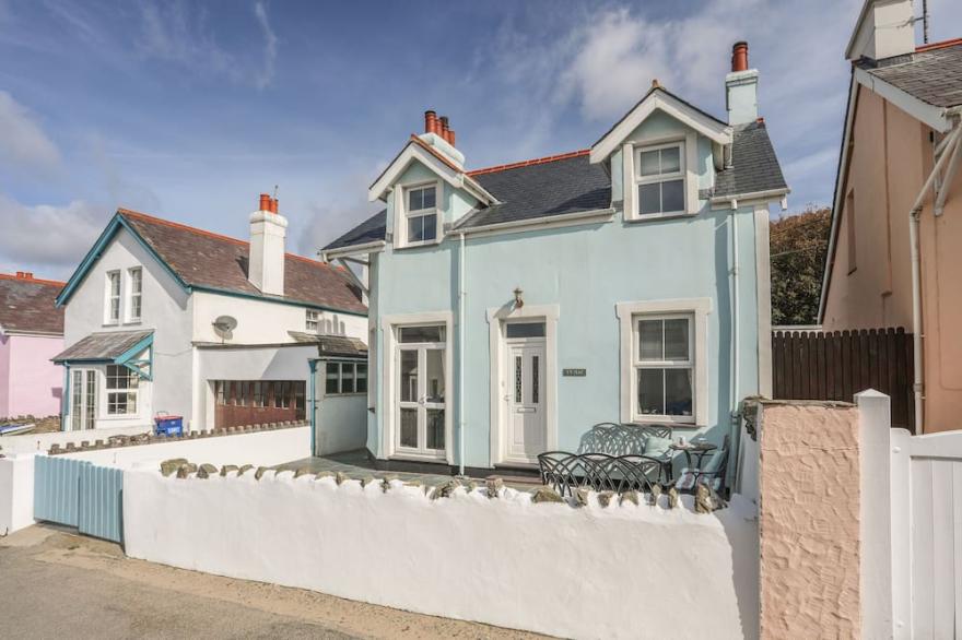 TY HAF, pet friendly, country holiday cottage in Rhosneigr