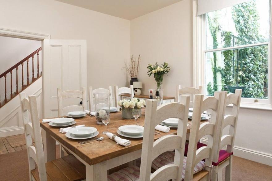 QUAYSIDE, pet friendly, with open fire in Whitby