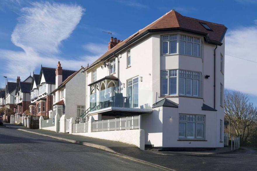 SHORE VIEW, family friendly, with a garden in Sandsend