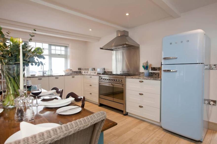 SHORE VIEW, family friendly, with a garden in Sandsend