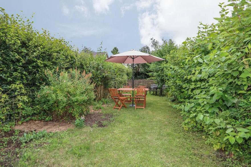 WREN COTTAGE, pet friendly in Uppingham