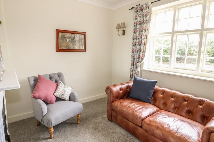 WREN COTTAGE, pet friendly in Uppingham