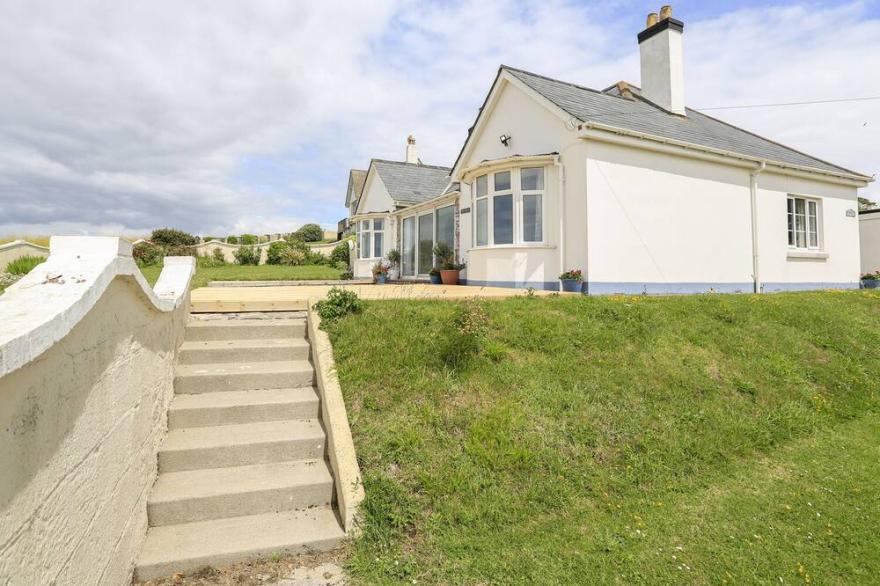 WOOLMANCLIFFE, pet friendly, country holiday cottage in Hope Cove
