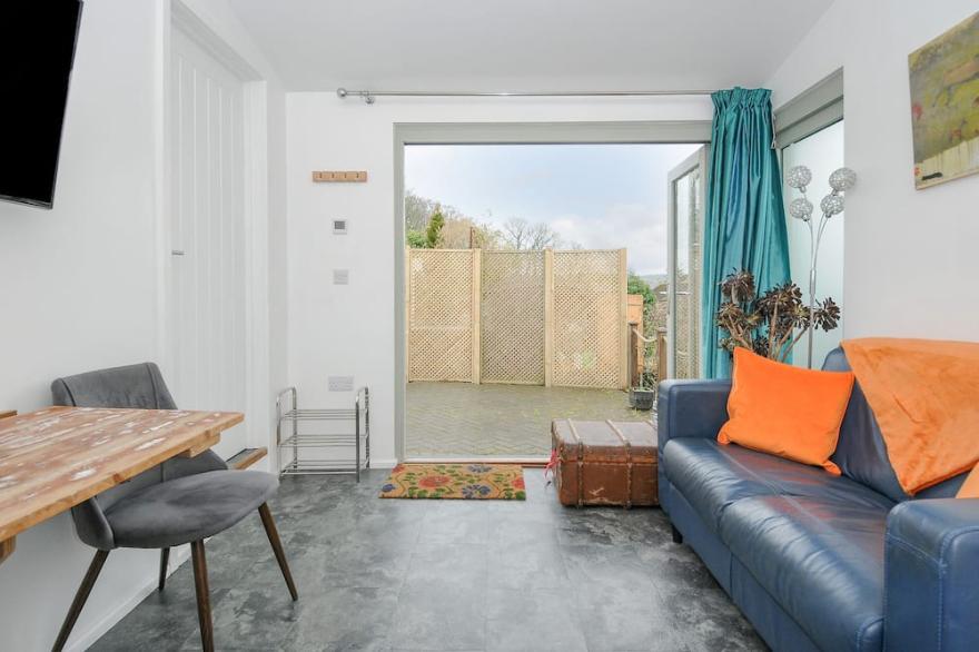 LITTLE BREOKE, pet friendly, country holiday cottage in Lostwithiel