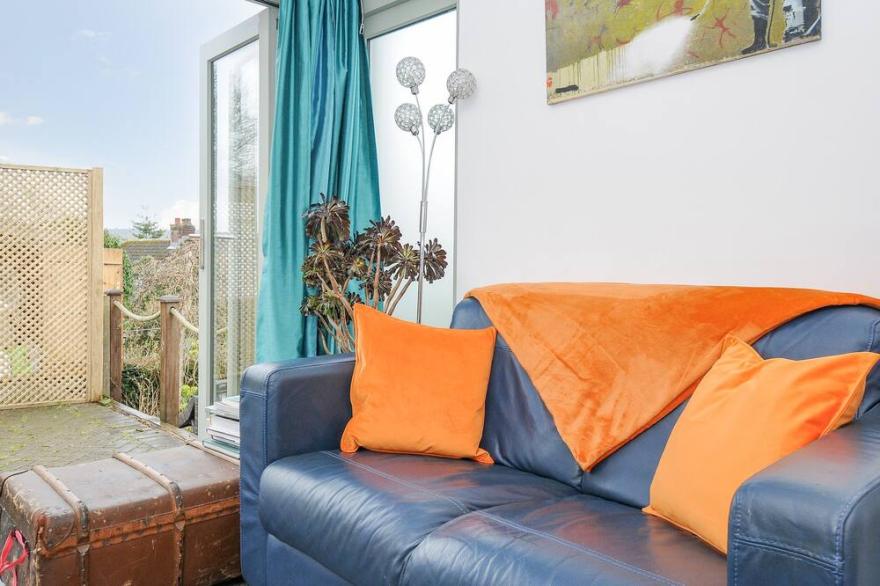 LITTLE BREOKE, pet friendly, country holiday cottage in Lostwithiel