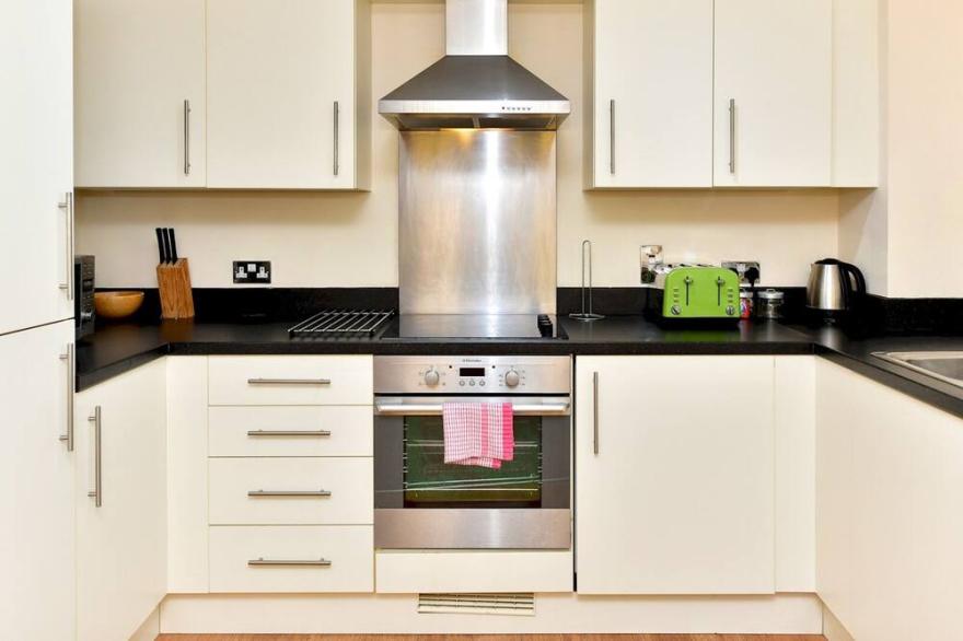 Pass the Keys | 2 Bed Apartment in the Bay Sleeps 5 with Parking