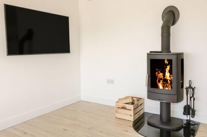 CHI AN MOR, pet friendly, country holiday cottage in Porth