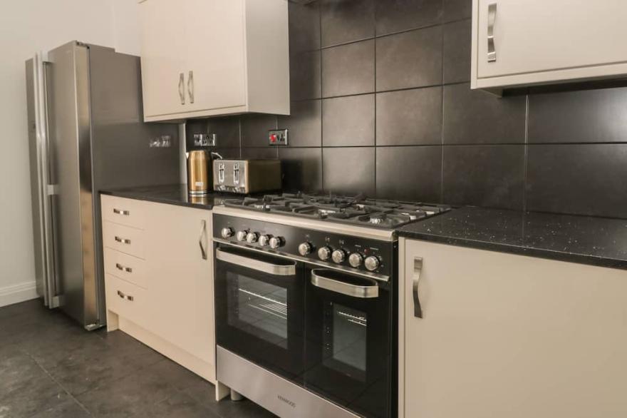 THE RETREAT, pet friendly, country holiday cottage in Scarborough