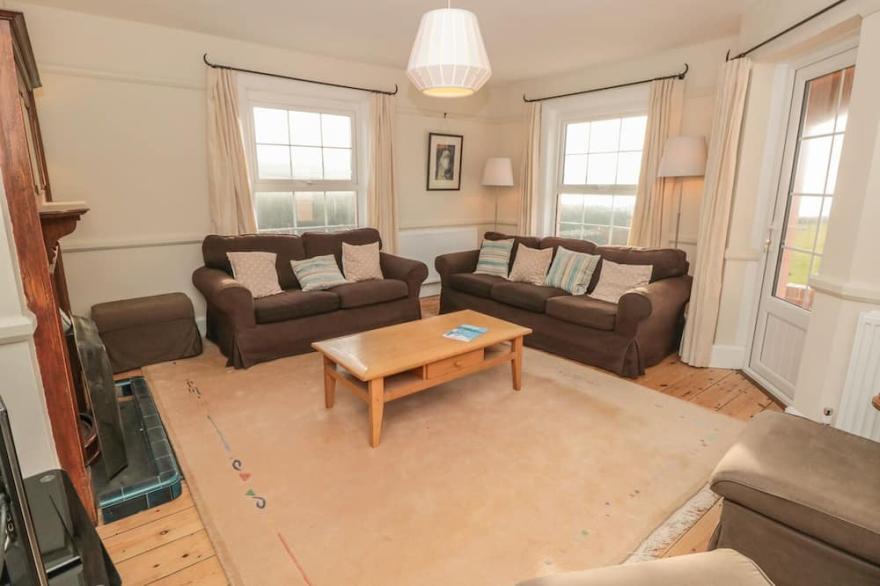 SAVERNAKE, pet friendly, with a garden in Thurlestone