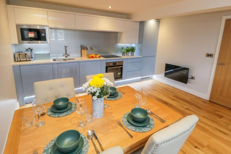 SIR NIGEL GRESLEY @ ENGINE SHED, family friendly in Whitby