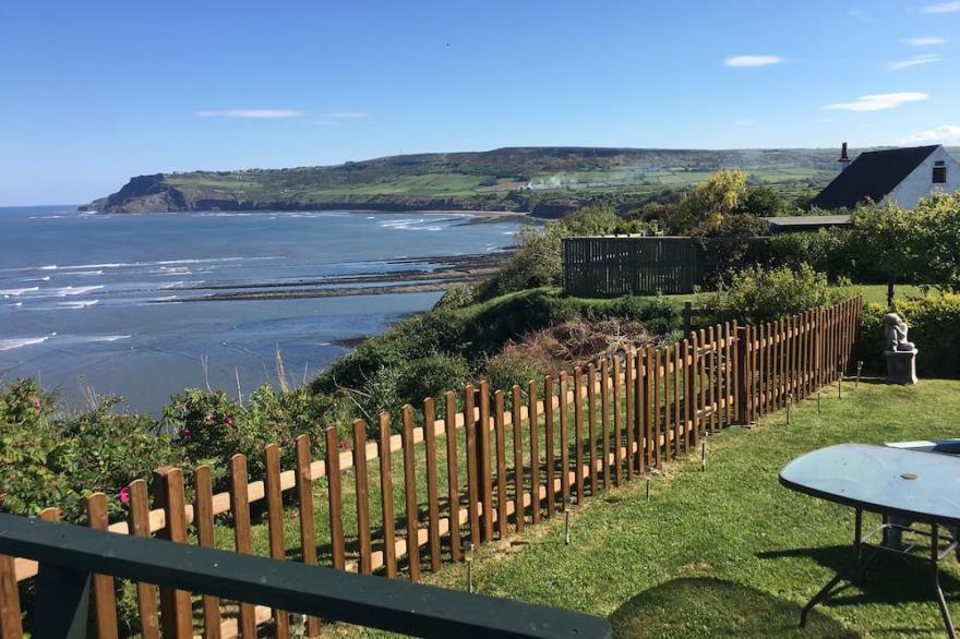 2 THE CLOSE, pet friendly, with a garden in Robin Hood’s Bay