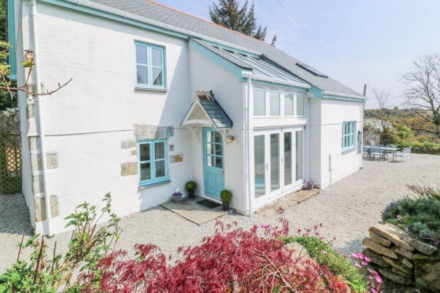 SCOTT'S COTTAGE, family friendly, luxury holiday cottage in Breage