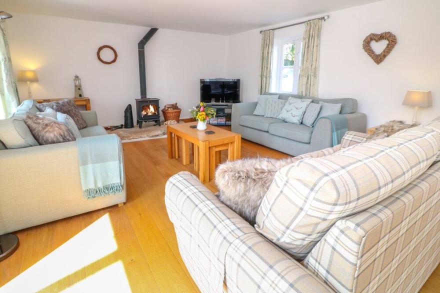 SCOTT'S COTTAGE, family friendly, luxury holiday cottage in Breage