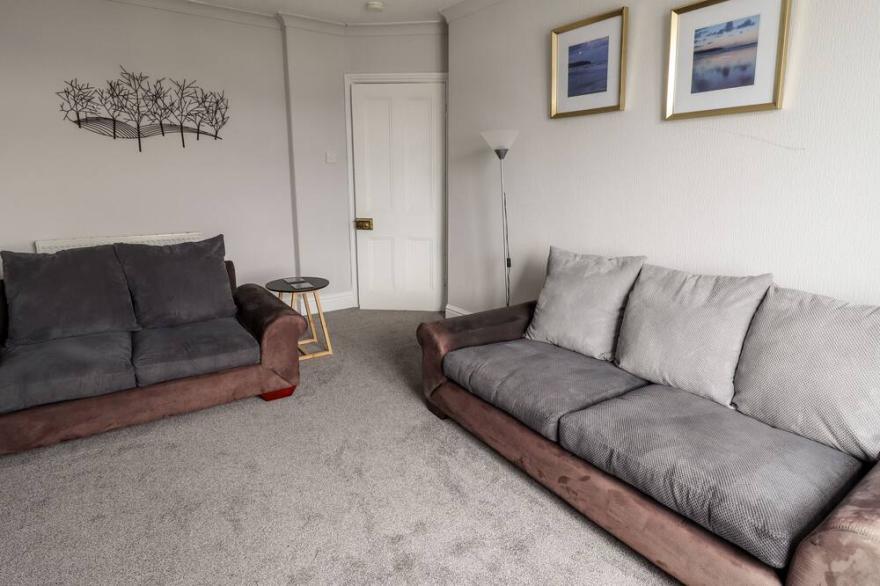 THE ORME APARTMENT, family friendly, with a garden in Llandudno
