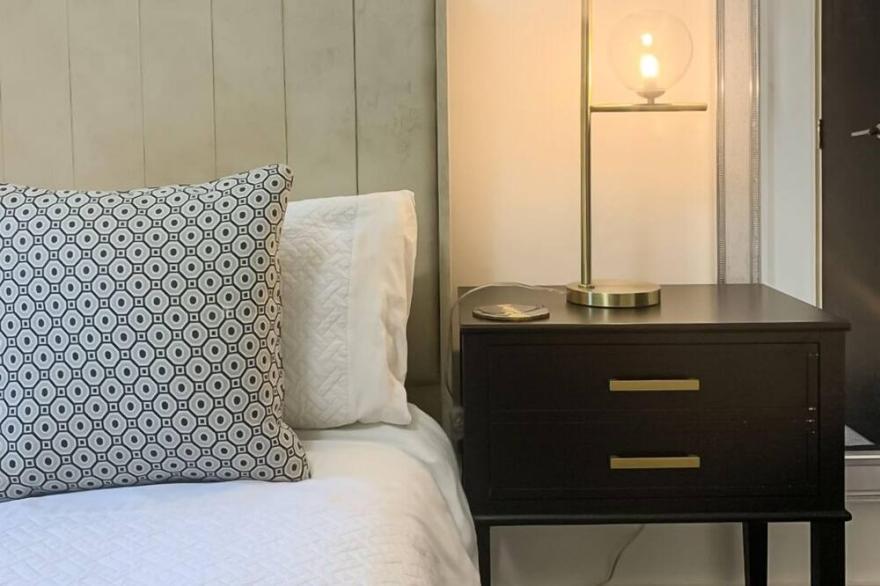 2 bedroom apartment Brentwood