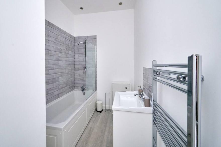 Modern 2 Bedroom Apartment in Central Preston