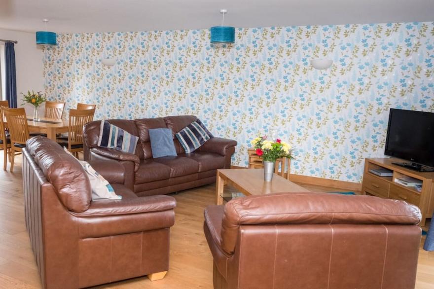 WALNUT COTTAGE, pet friendly, country holiday cottage in Newton Abbot