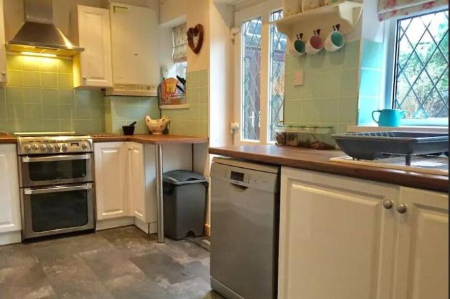 Lovely house in Leeds with gardens