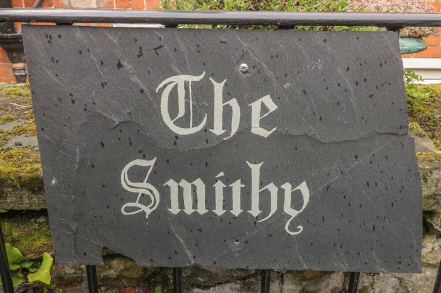 THE SMITHY, family friendly, with a garden in Kirkbymoorside