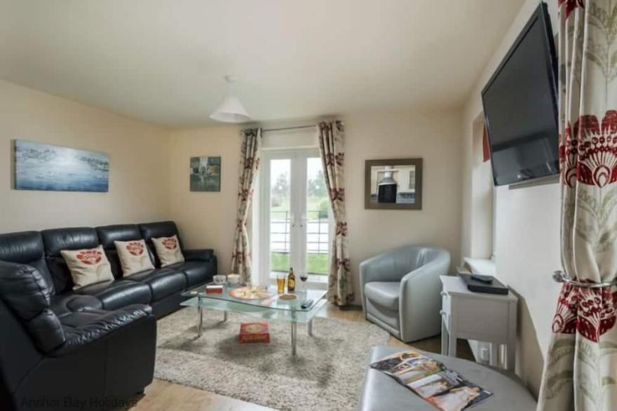 Stunning Coastal Cottage - Sleeping 8 in 4 Bedrooms - Pool and Beach Access Included.