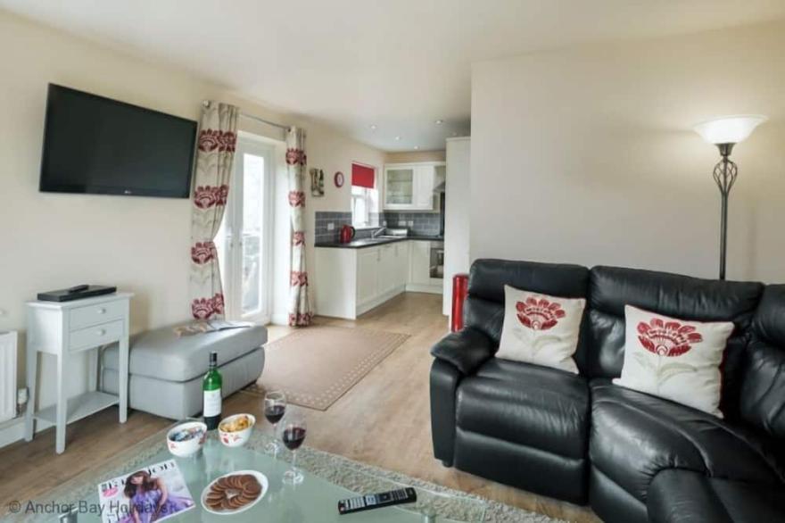 Stunning Coastal Cottage - Sleeping 8 in 4 Bedrooms - Pool and Beach Access Included.