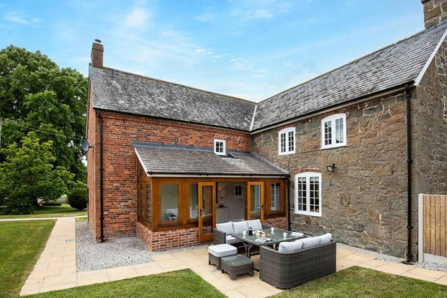 Calcot Farmhouse in Montgomery