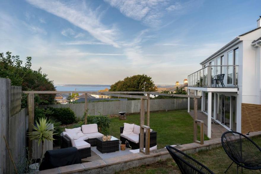 AYR GARDEN, family friendly, country holiday cottage in St Ives