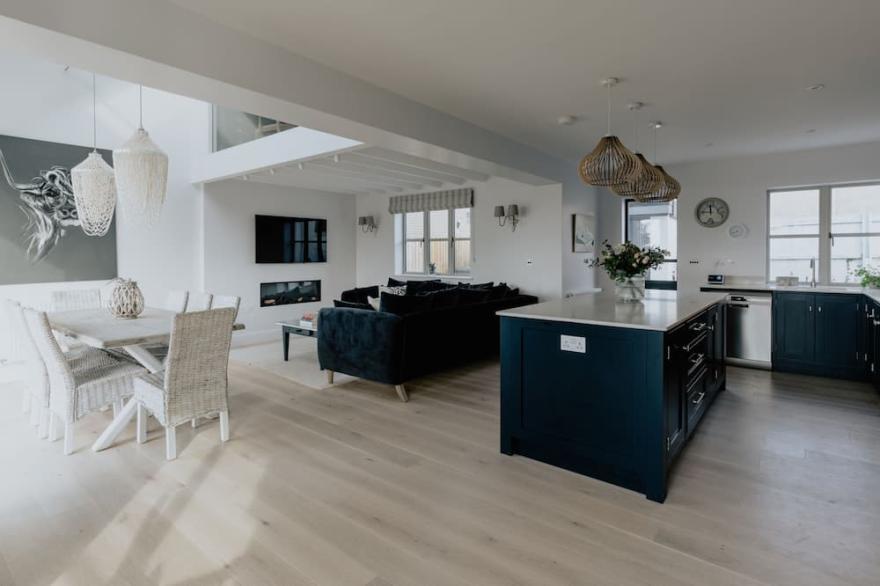 The Old Coastguards, Sleeps 8, Pets, Hot Tub