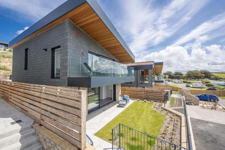 Stunning and stylish abode, close to the golden sands of Mawgan Porth beach