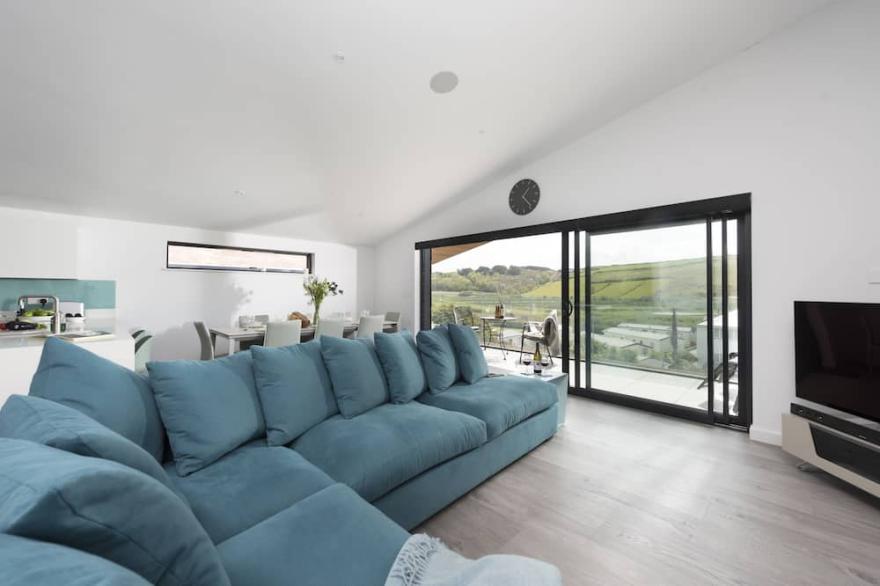 Stunning and stylish abode, close to the golden sands of Mawgan Porth beach