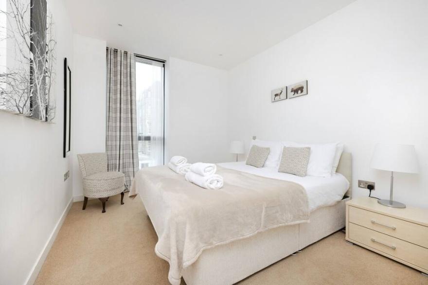Elegant 2-bed flat near The Meadows w/ parking