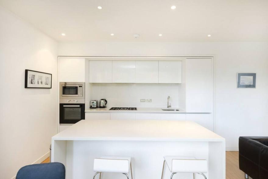 Elegant 2-bed flat near The Meadows w/ parking