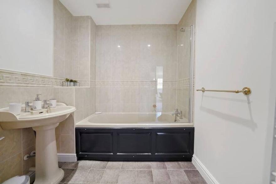 Large Duplex Penthouse in Central York - Parking