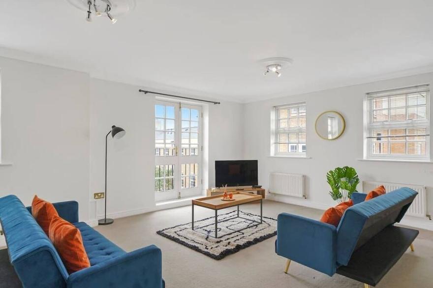 Large Duplex Penthouse in Central York - Parking