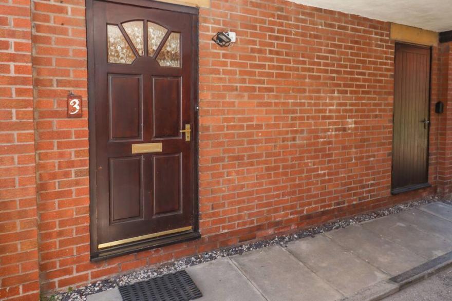 3 ROTHBURY PLACE, romantic in Lytham St. Annes