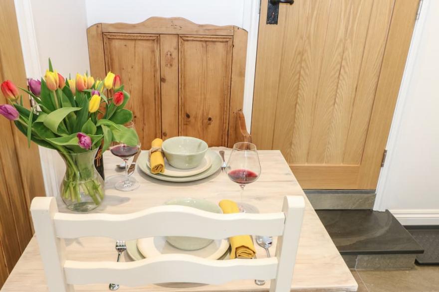 BLUEBEARDS REST, romantic, with a garden in Parracombe