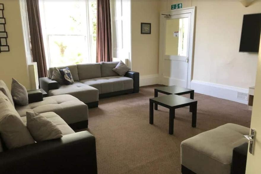 Large  Victorian Villa located in the heart of Torquay 5 minute walk from beach
