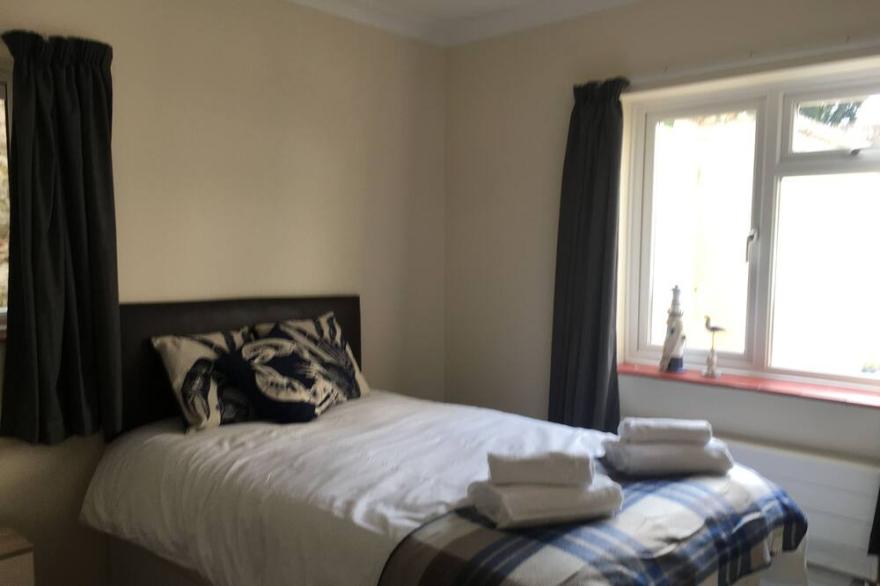 Large  Victorian Villa located in the heart of Torquay 5 minute walk from beach