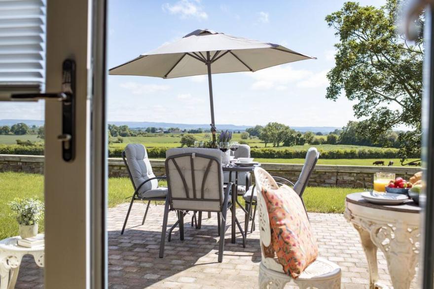 LaLo is a bright and airy barn conversion just outside the village of Pickhill with far reaching vie