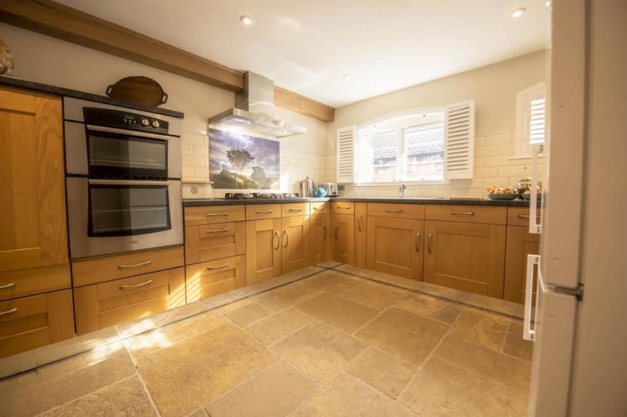 This quaint cottage is in easy walking distance of Malton's wonderful town centre and is well placed