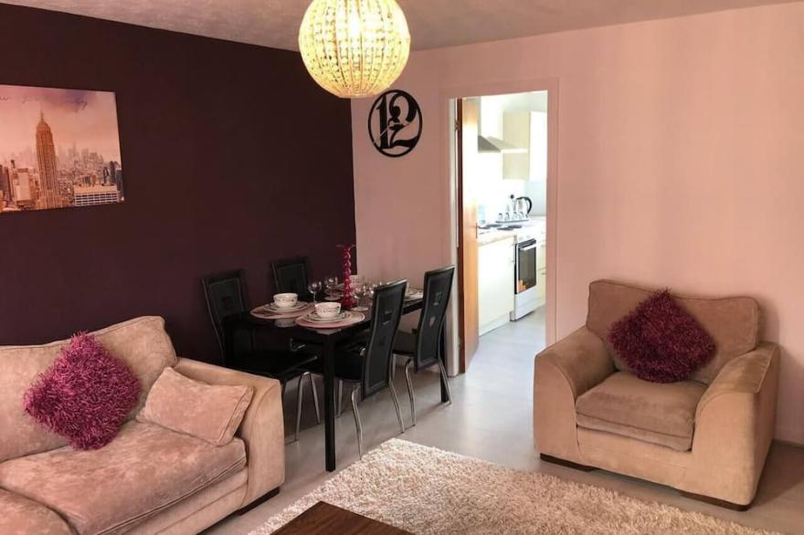 Stunning 2-Bed Serviced SelfCatering Apartment