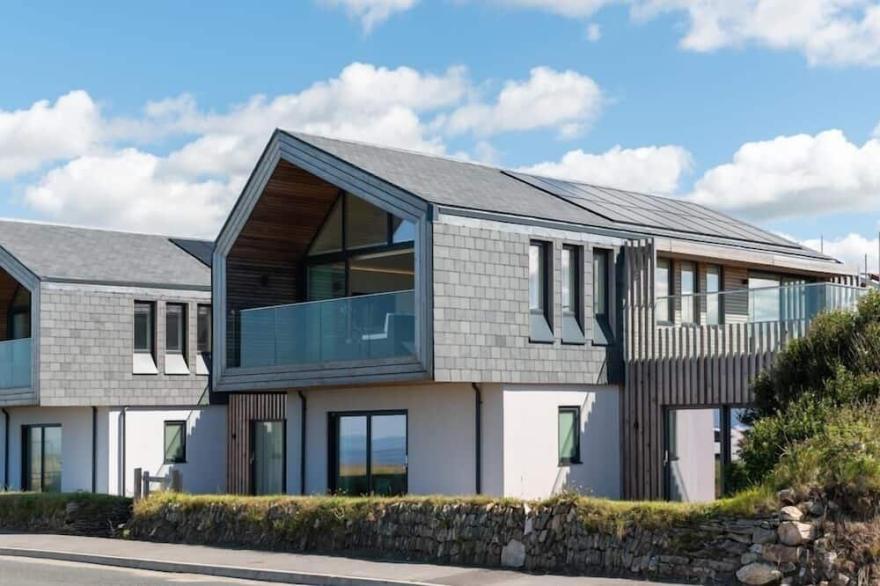 3 Karn Havos is a brand new 3 bedroom house located opposite Bedruthan beach.