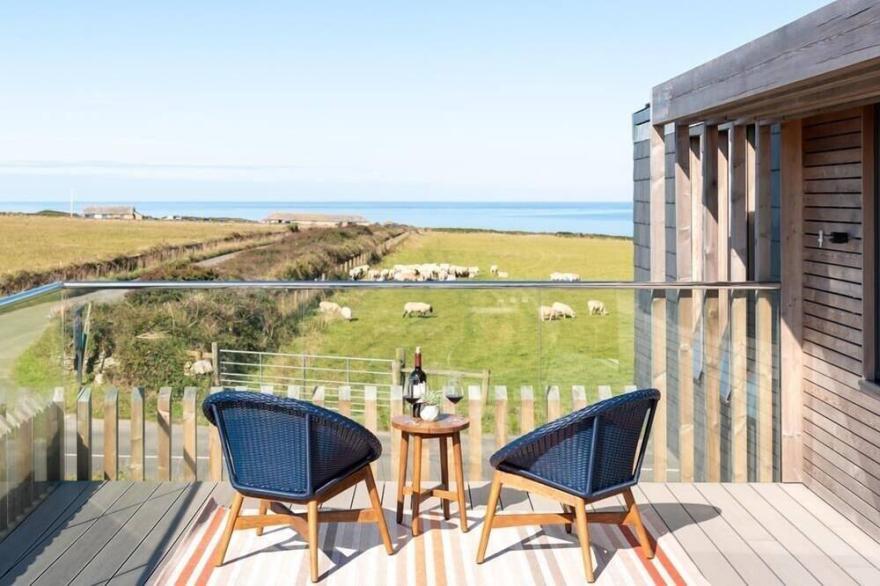 3 Karn Havos is a brand new 3 bedroom house located opposite Bedruthan beach.